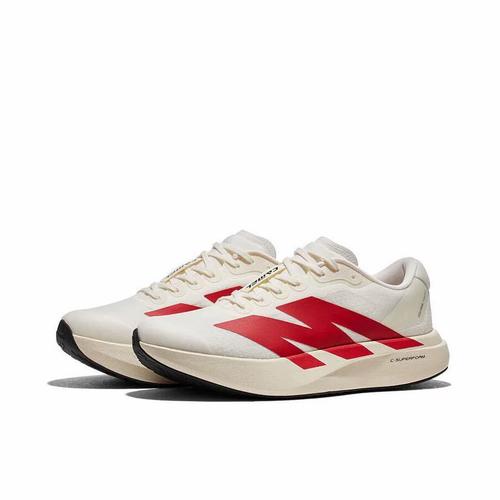 影视飓风带货的骆驼碳5K跑鞋疑似抄袭阿迪达斯，客服回应