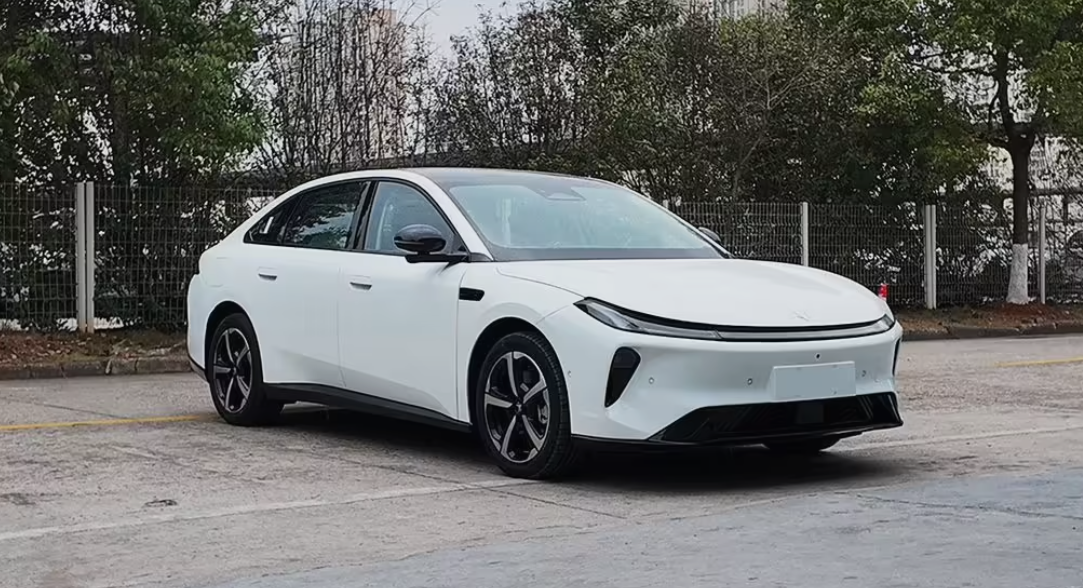 极狐S3将于4月24日北京车展首发：分段式贯穿灯+换电/增程双路线