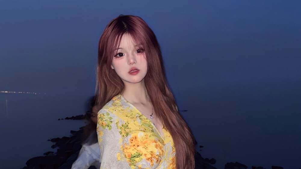 千万粉丝主播“夜巴黎”被曝未成年，直播获打赏长达5年，平台回应