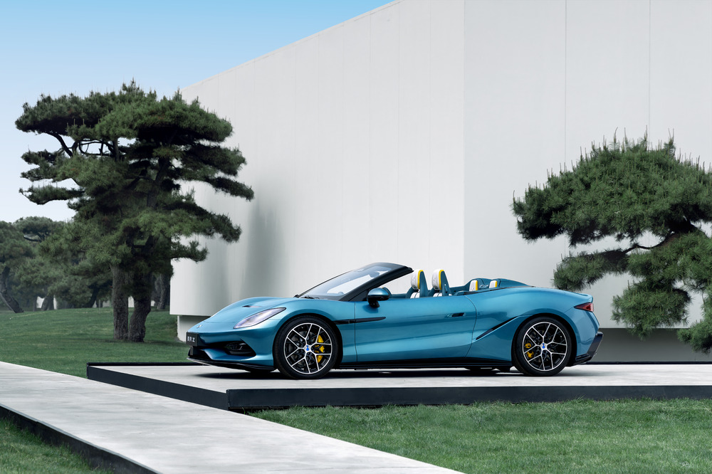 腾势Z北京车展全球首秀 树立全球智能电动超跑新标杆