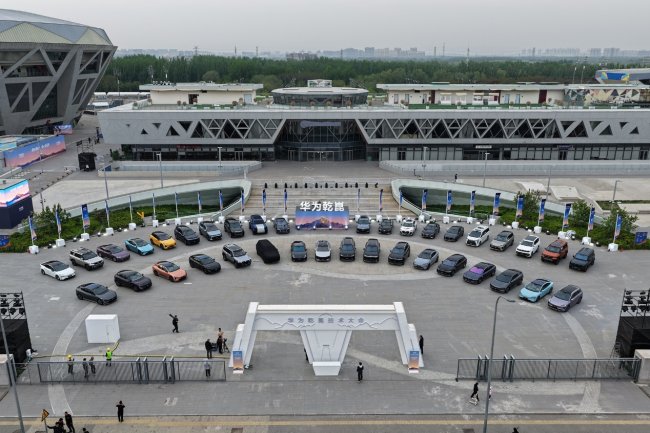 頭部車企的共識(shí)：好車先配乾崑智駕