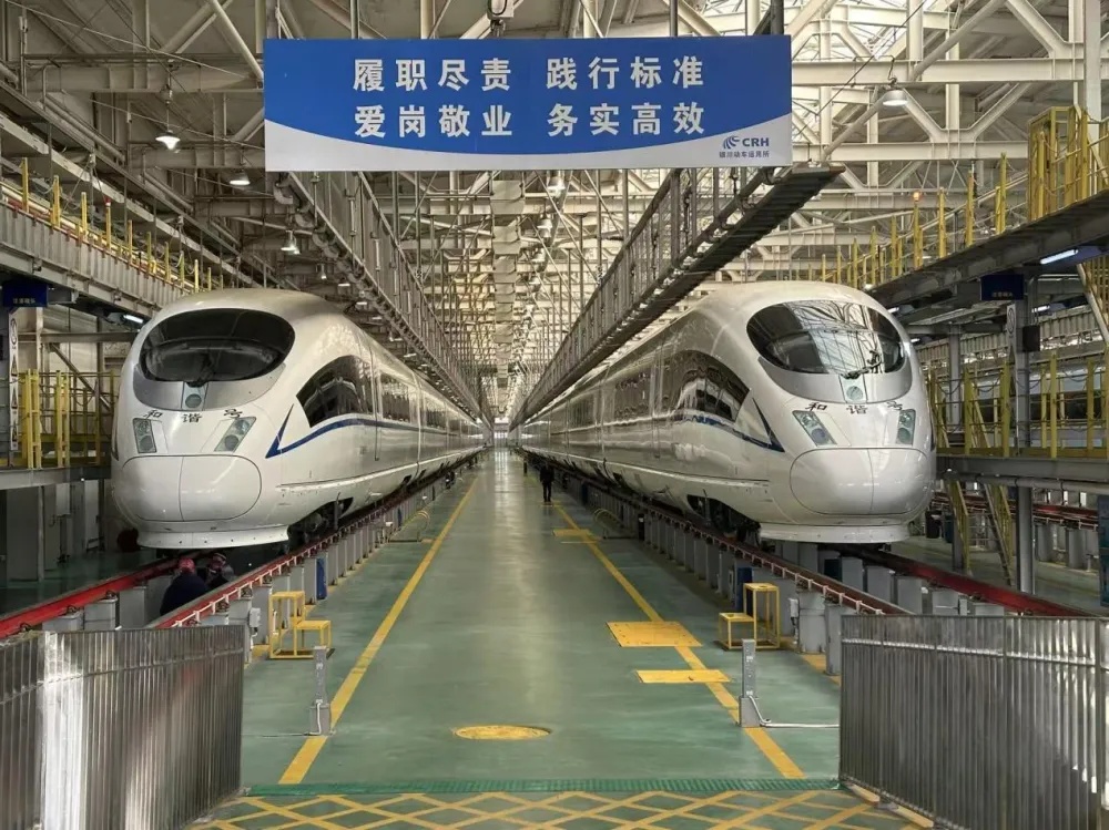 国铁集团：2025 年营收 12987 亿同比增长 1.2%，净利润 43.4 亿