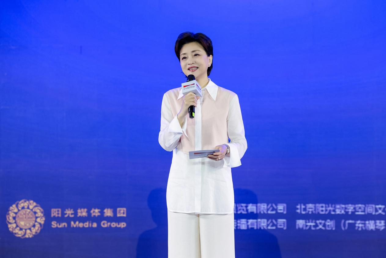 对话杨澜｜AI时代，她向创意者发起灵魂一问