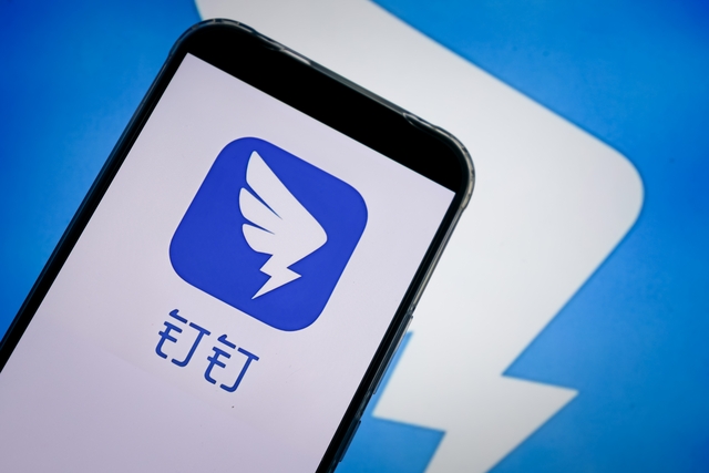 一路狂奔的钉钉，该慢下来等等人心了