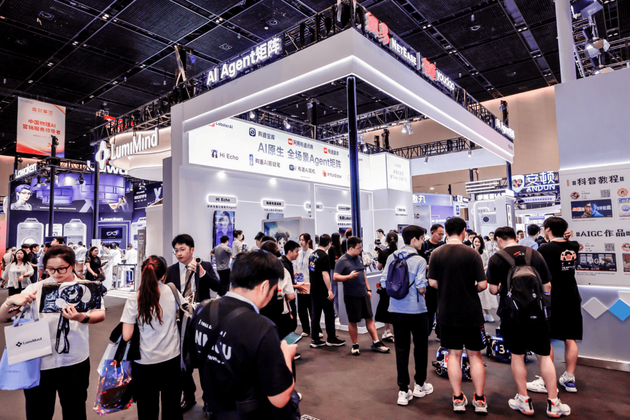 AI走出对话框：有道AI耳机OpenPods在WAIC定义AI耳机新物种