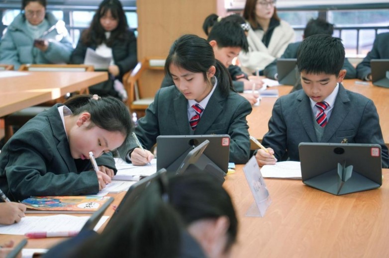 WAIC主会场重磅认可，教育科技独角兽海亮科服双榜入选