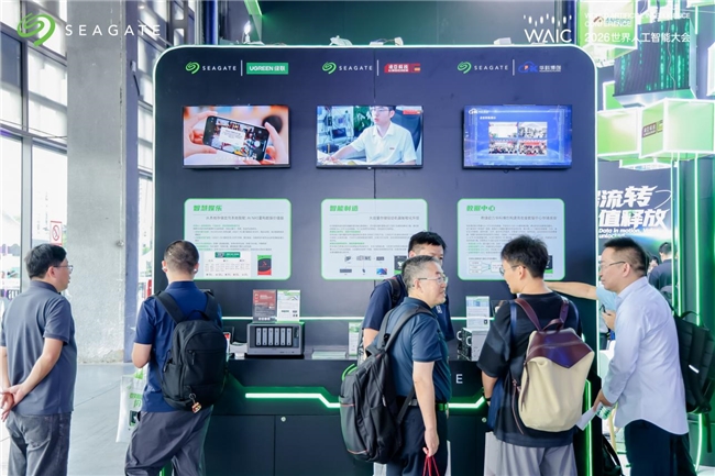 WAIC 2026绿联展位人气不减，本地大模型AI NAS体验诠释数据主权