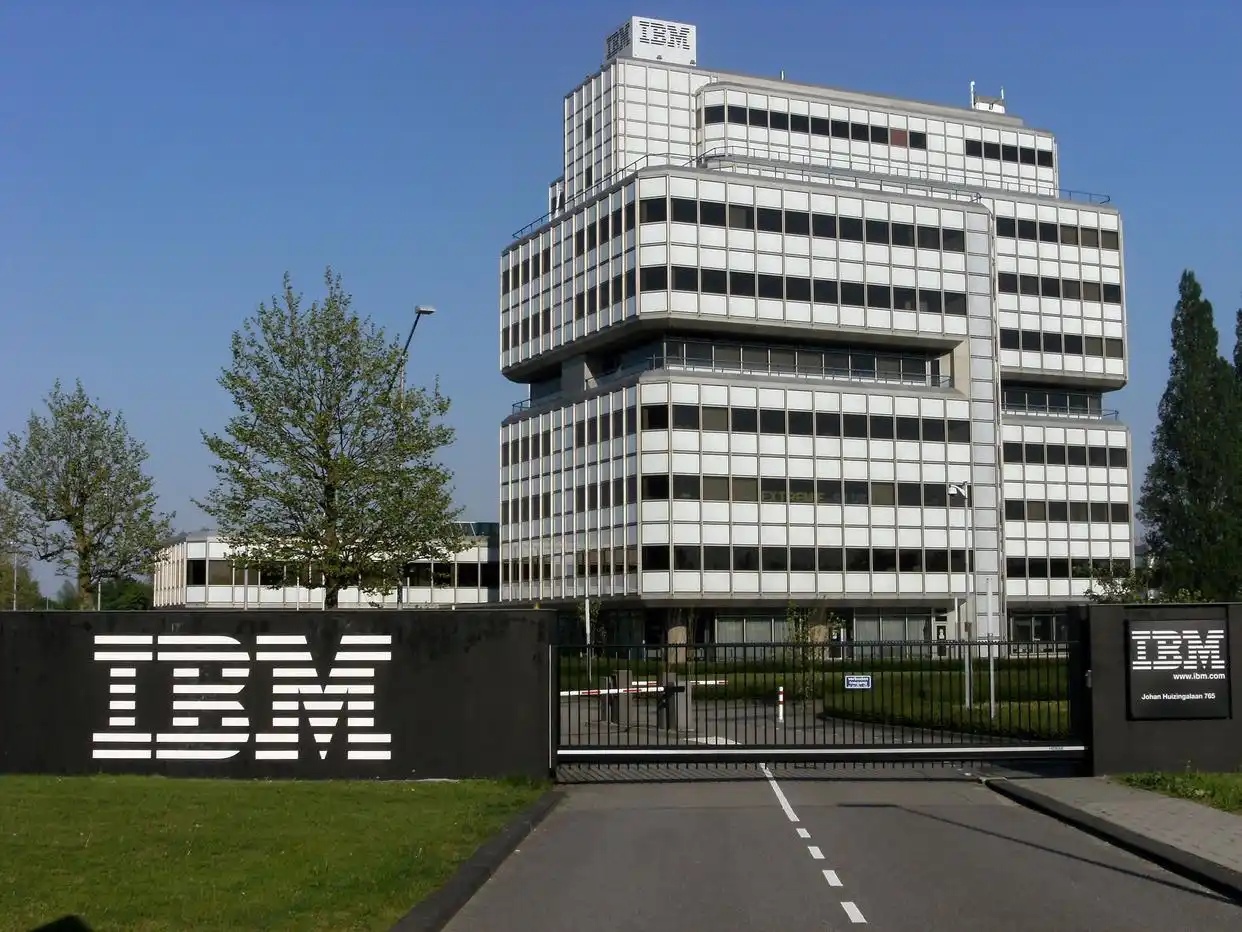 IBM 2026 财年第二财季归母净利润 21.65 亿美元，同比下降 1.32%