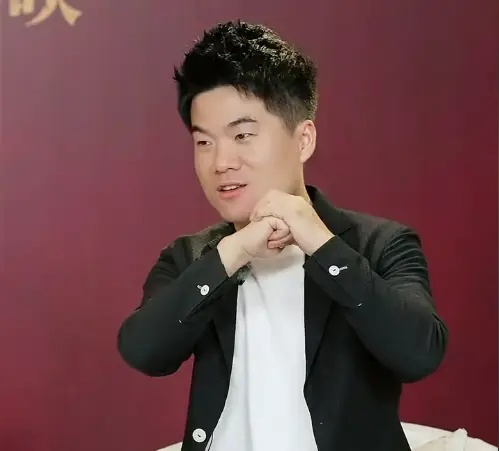 车评人韩路批董宇辉又装又立：看不上直播带货，却靠它赚得盆满钵满