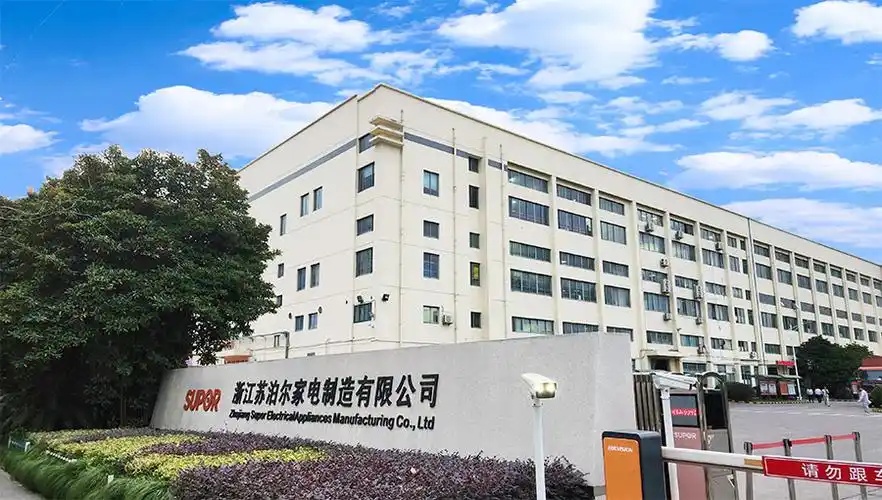 苏泊尔 AI 广告引争议；字节正讨论训练超大参数模型；全新深蓝 S05 车型正式上市｜Do早报