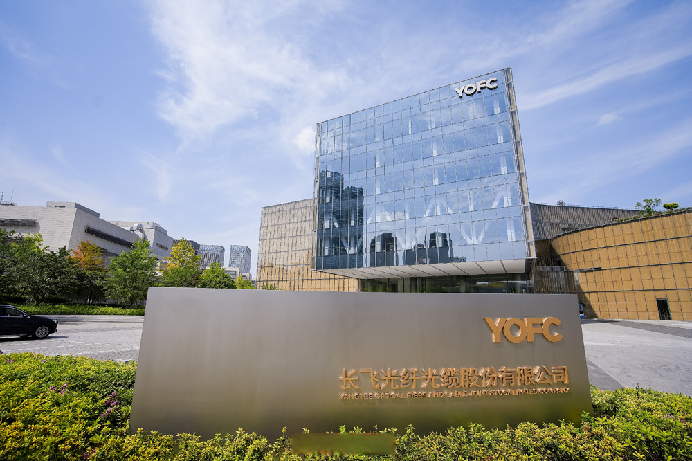 长飞光纤上半年净利同比暴增888.88%，光传输产品分部收入达61亿元