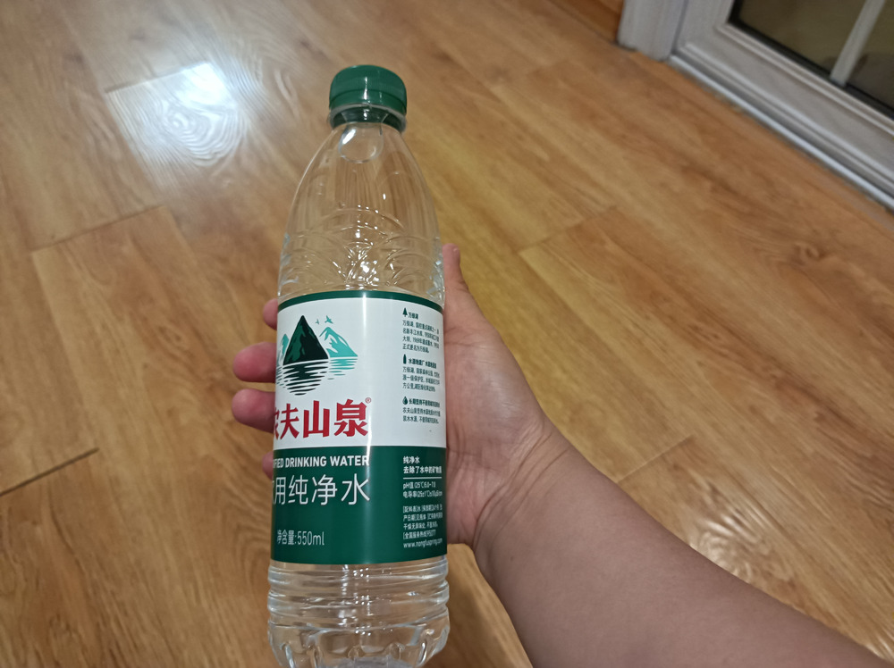 农夫山泉上半年营收同比增16%，净利润88.9亿超预期