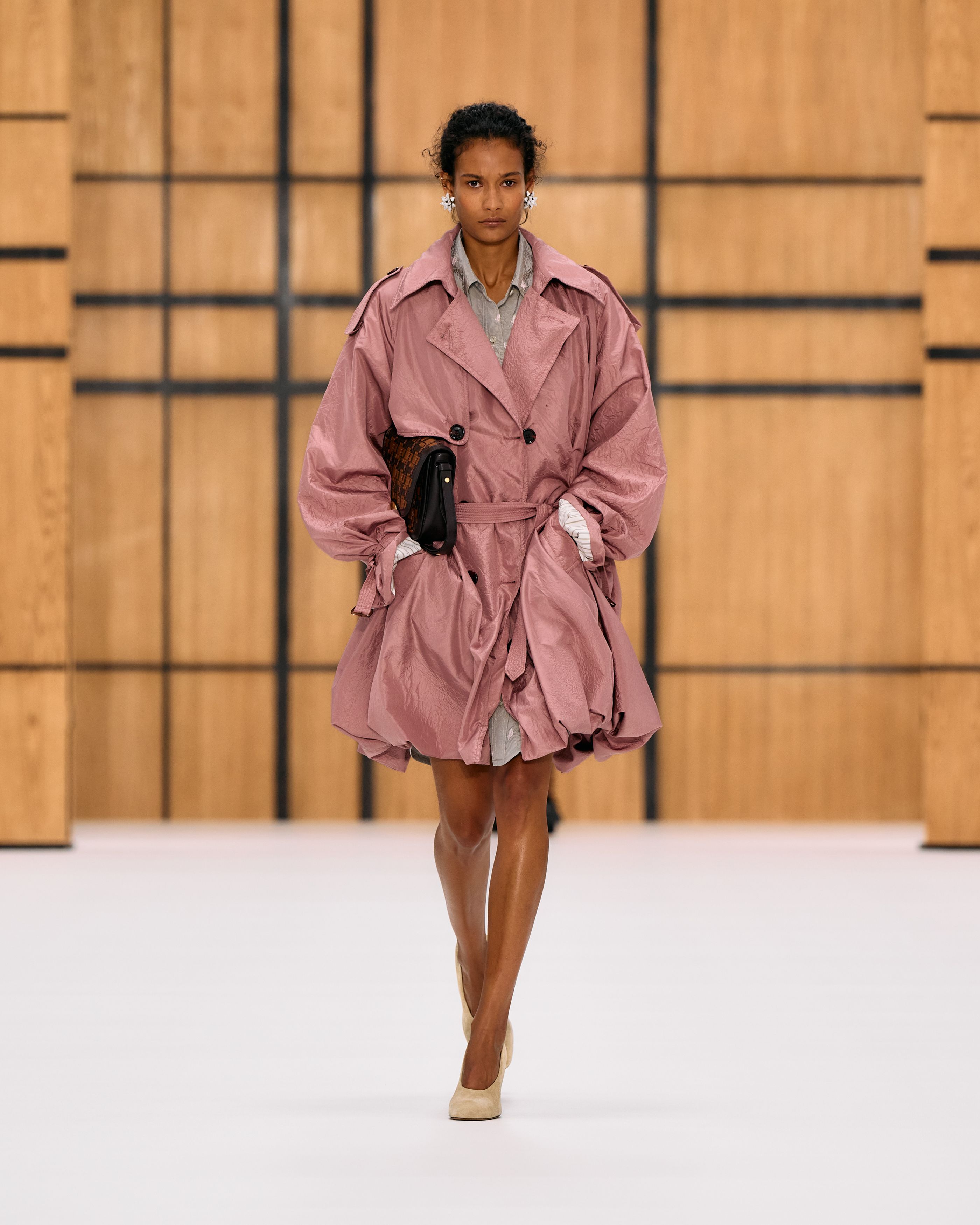 Burberry 呈献 2027 夏季系列，回归最真挚创作本源