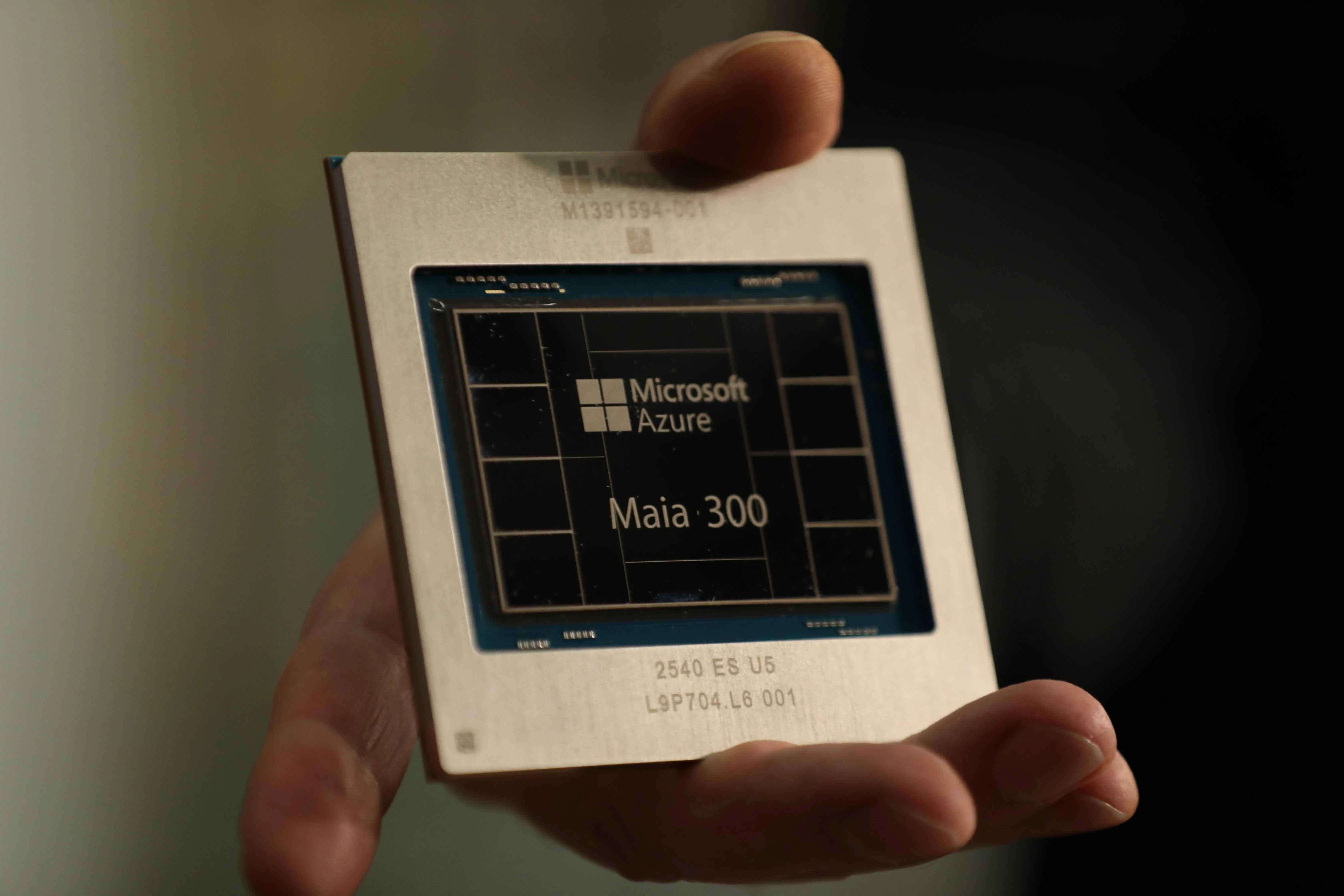 微软推出 Maia 300 自研 AI 芯片