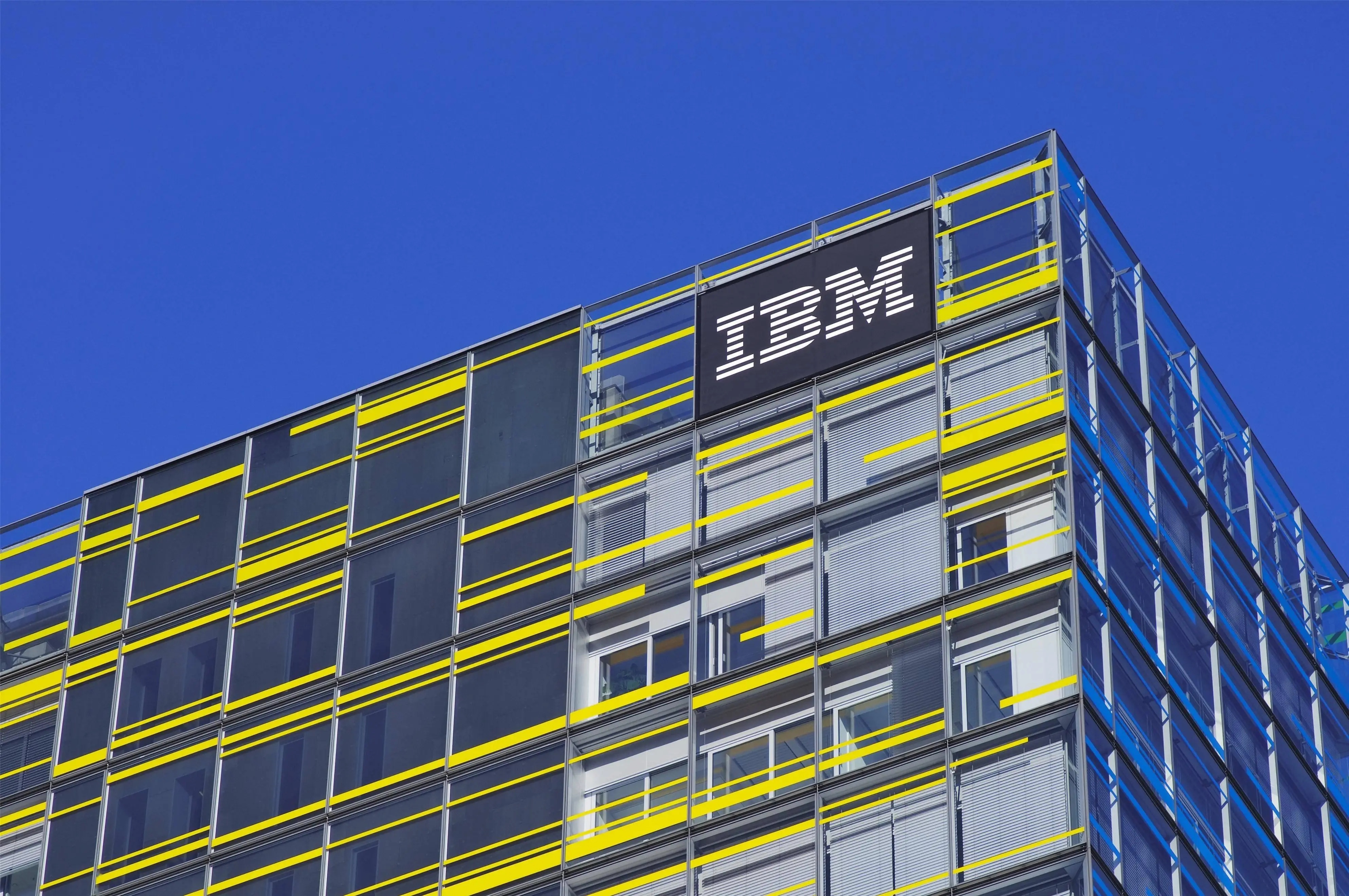 IBM 2026 财年半年报归母净利润 55.71 亿美元