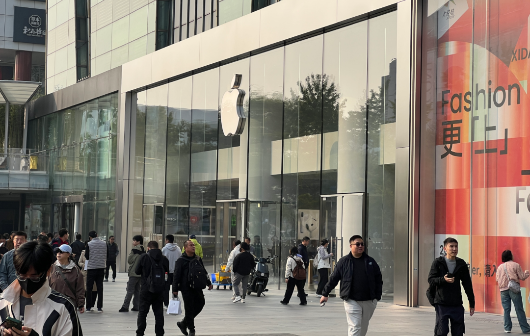 iPhone Duo首销探访：溢价从50000跌到3000，究竟谁在用？